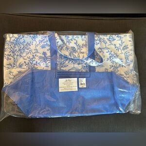 NWT LILLY PULITZER GWP BEACH TOTE RESORT WHITE TALL TALES